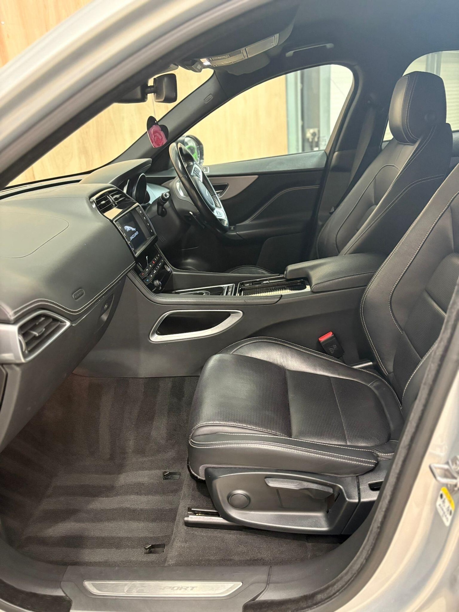 Used Jaguar F-Pace 2018 for sale - 76657161: Photo 21