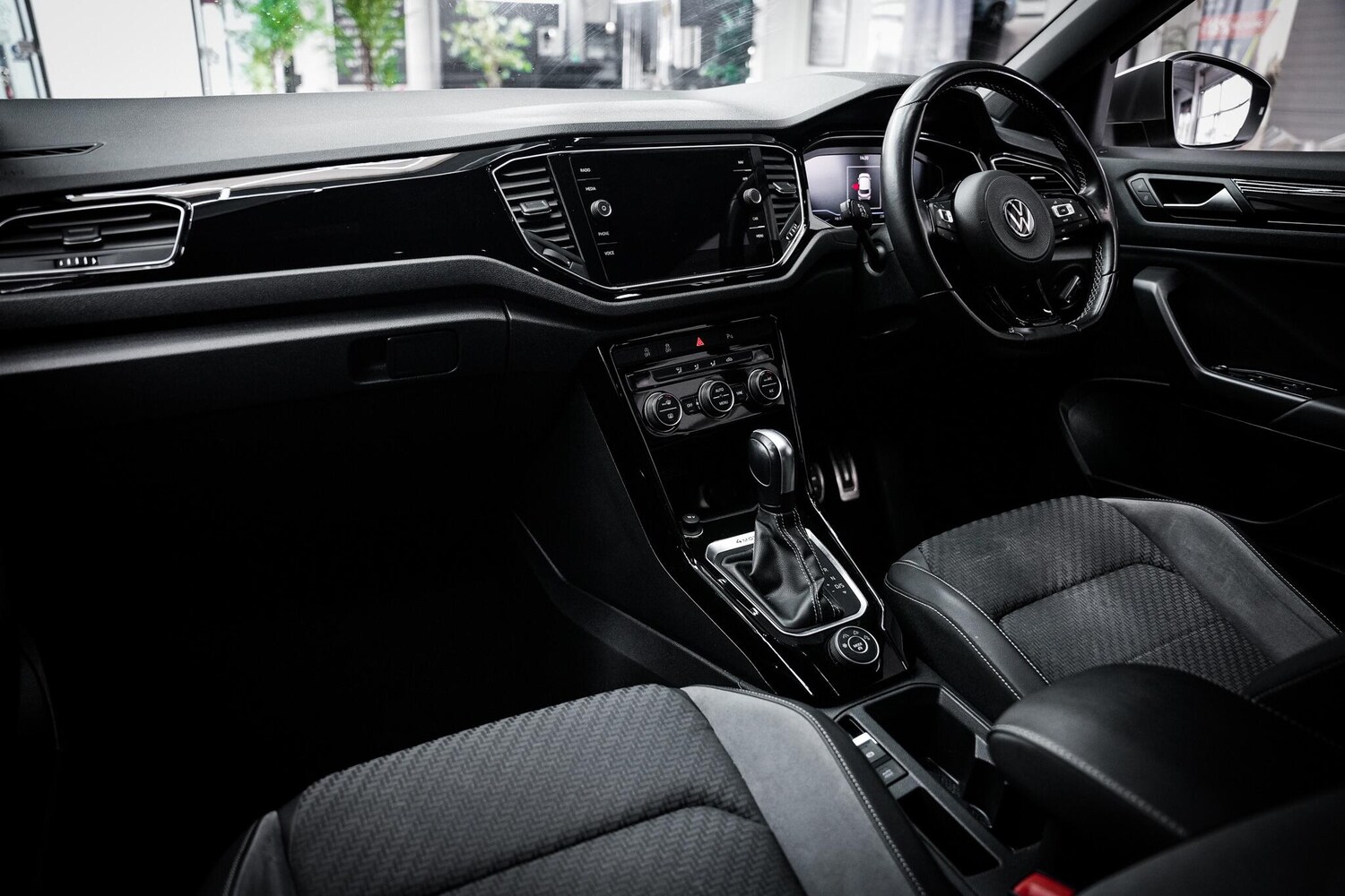 Used Volkswagen T-Roc for sale - 77633388: Photo 23