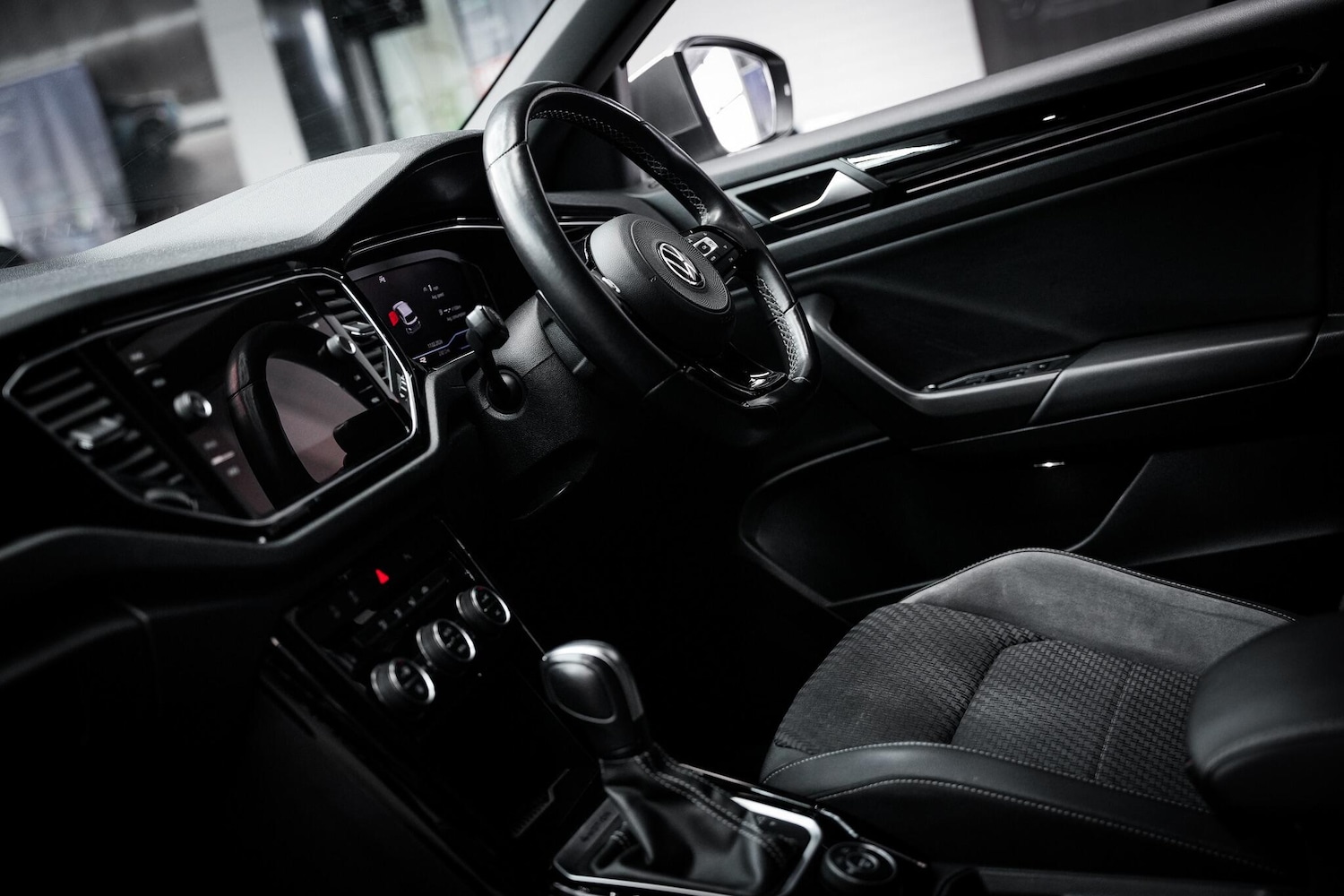 Used Volkswagen T-Roc for sale - 77633388: Photo 4