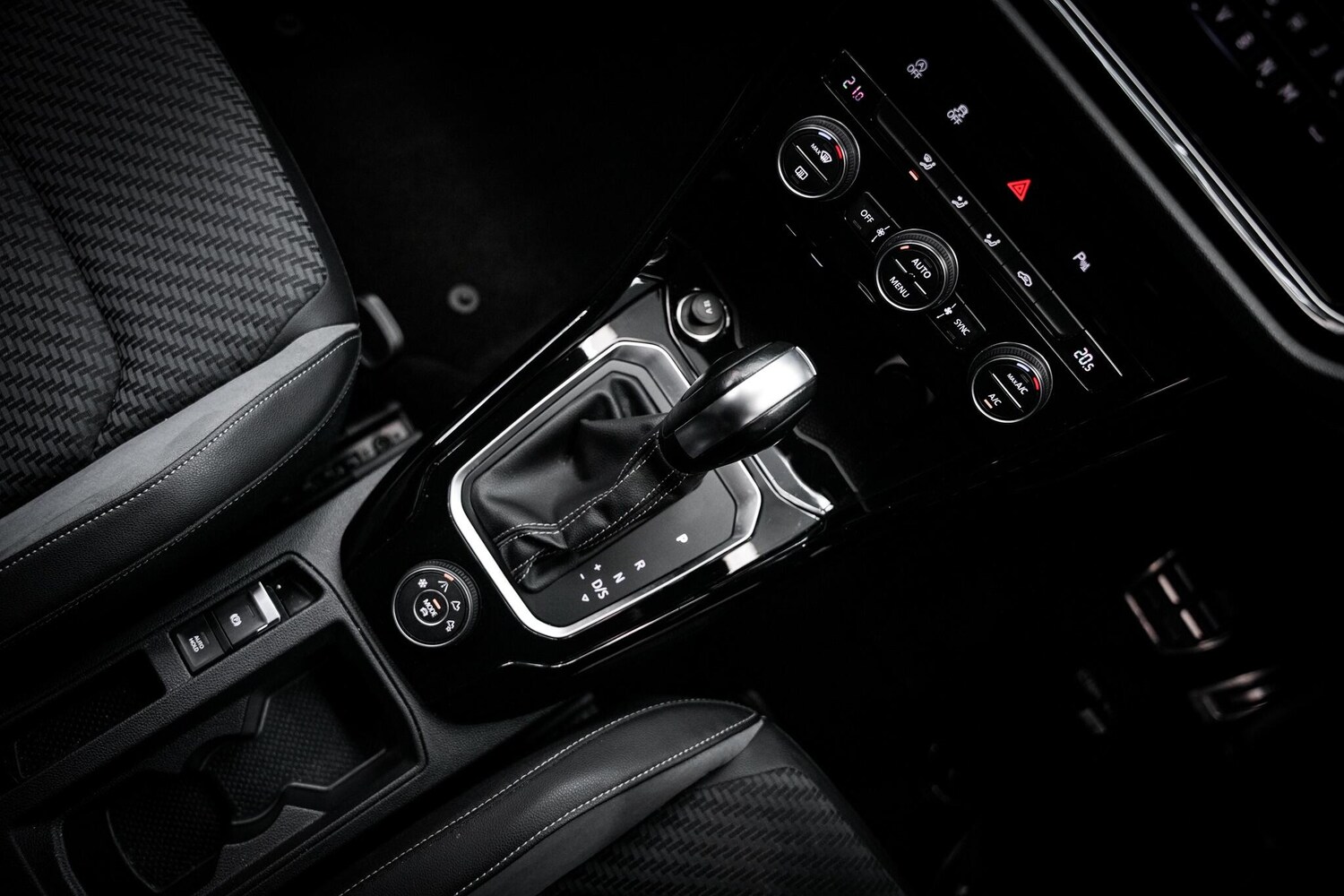 Used Volkswagen T-Roc for sale - 77633388: Photo 6