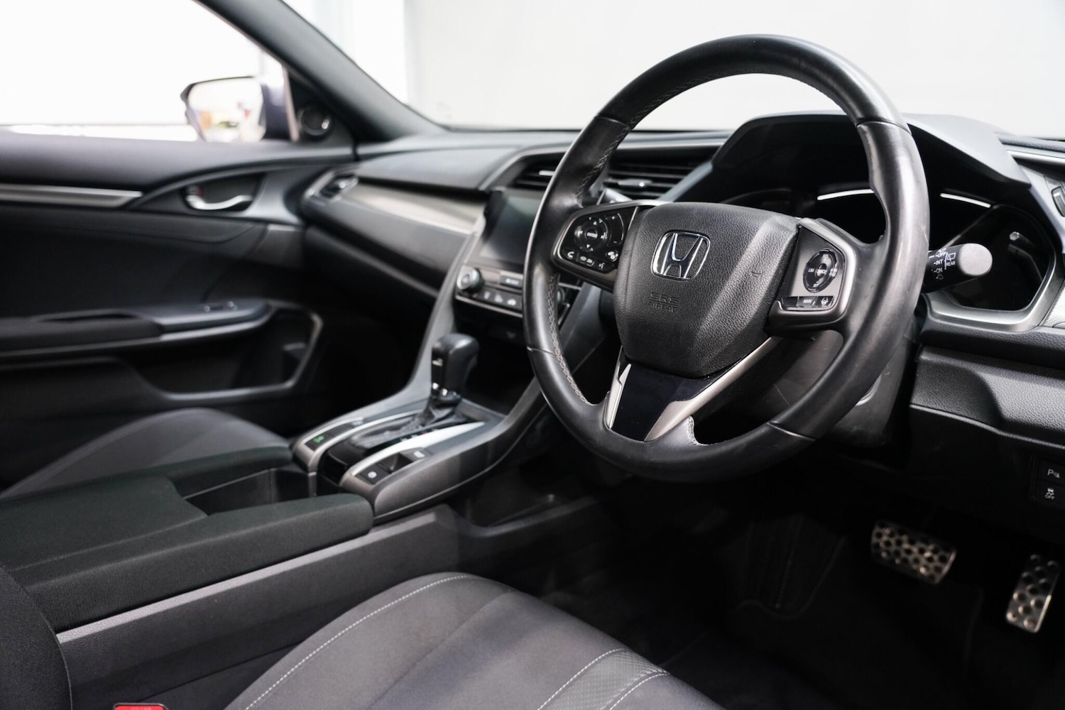 Used Honda Civic 2020 for sale - 76898887: Photo 3