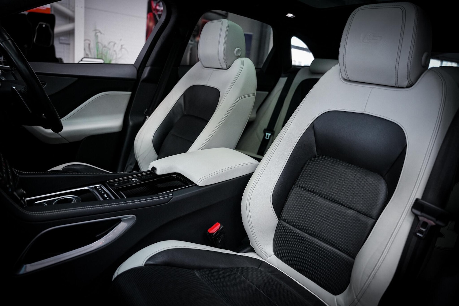 Used Jaguar F-Pace 2018 for sale - 77682989: Photo 25