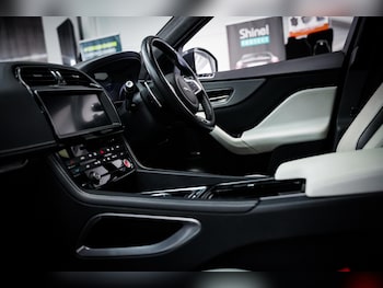 Used Jaguar F-Pace 2018 for sale - 77682989: Photo