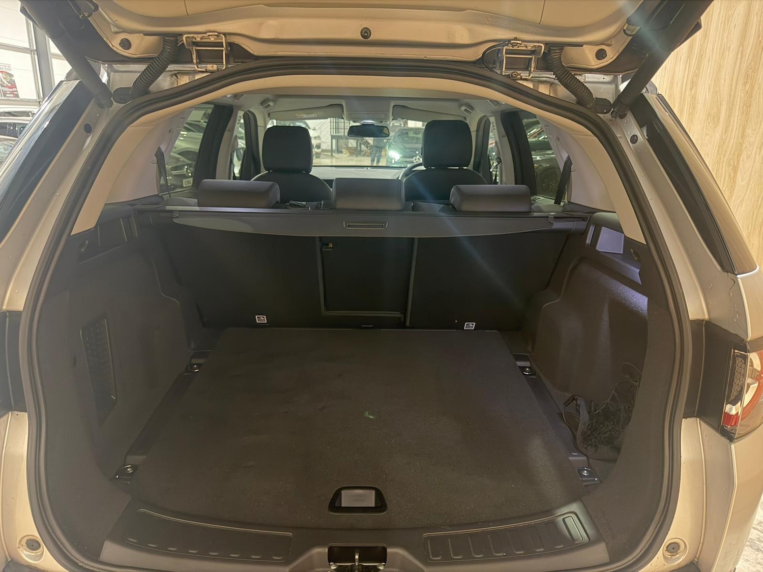 Used Land Rover Discovery Sport 2019 for sale - 76832499: Photo 32