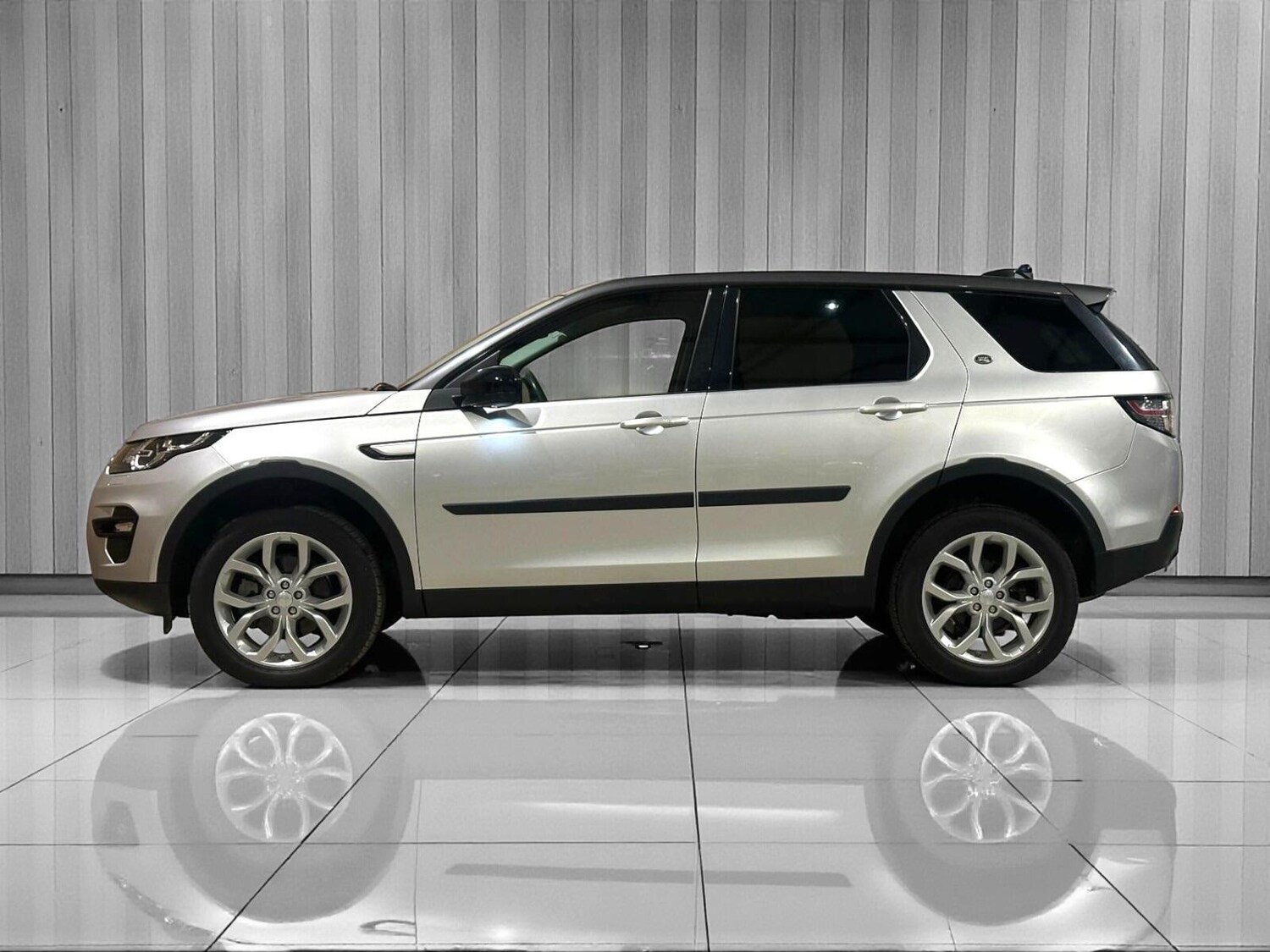 Used Land Rover Discovery Sport 2019 for sale - 76832499: Photo 5