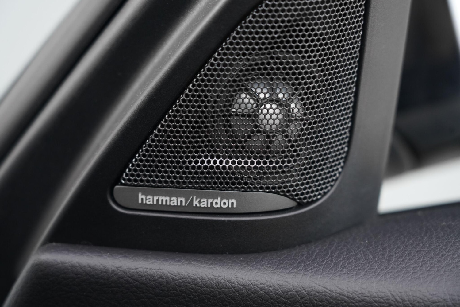 Used BMW 3 Series 2017 for sale - 77292030: Photo 29