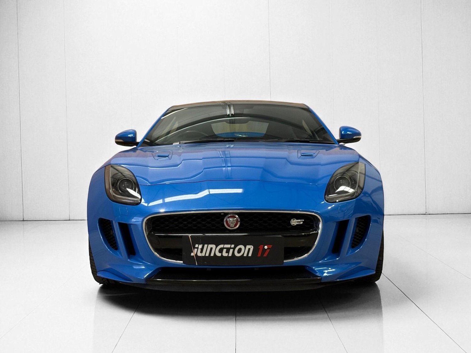 Used Jaguar F-Type for sale - 76659336: Photo 3