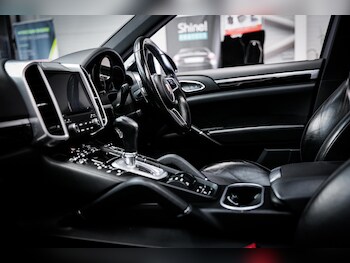 Used Porsche Cayenne 2016 for sale - 77853017: Photo