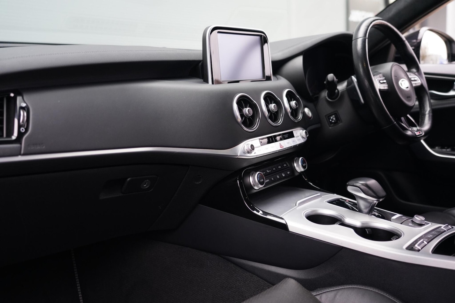 Used Kia Stinger 2018 for sale - 78184803: Photo 12