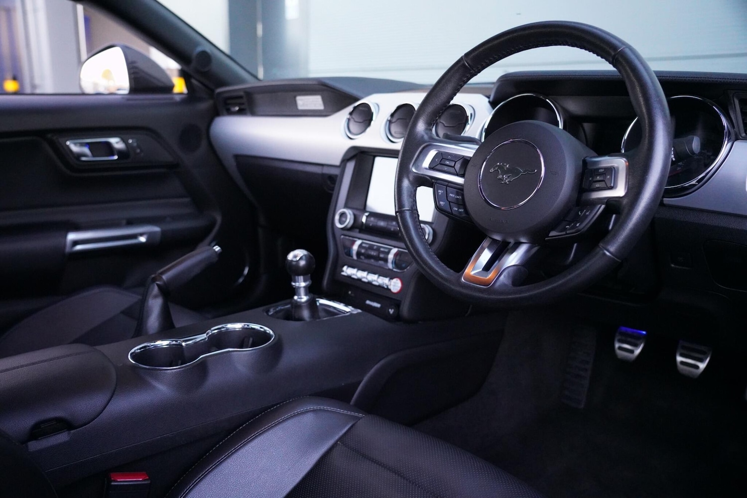 Used Ford Mustang 2017 for sale - 76823465: Photo 2