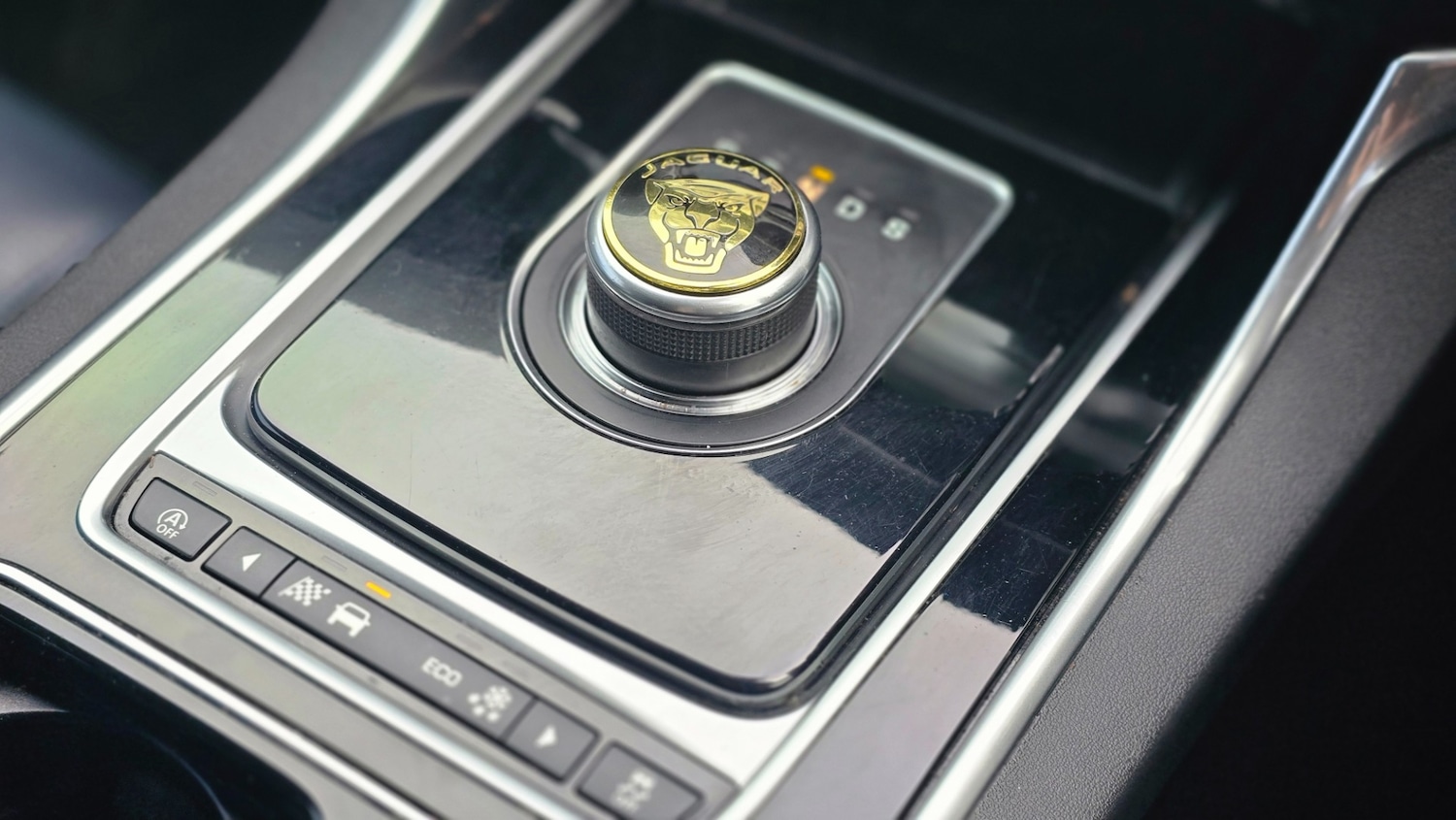 Used Jaguar XE 2017 for sale - 77329578: Photo 23