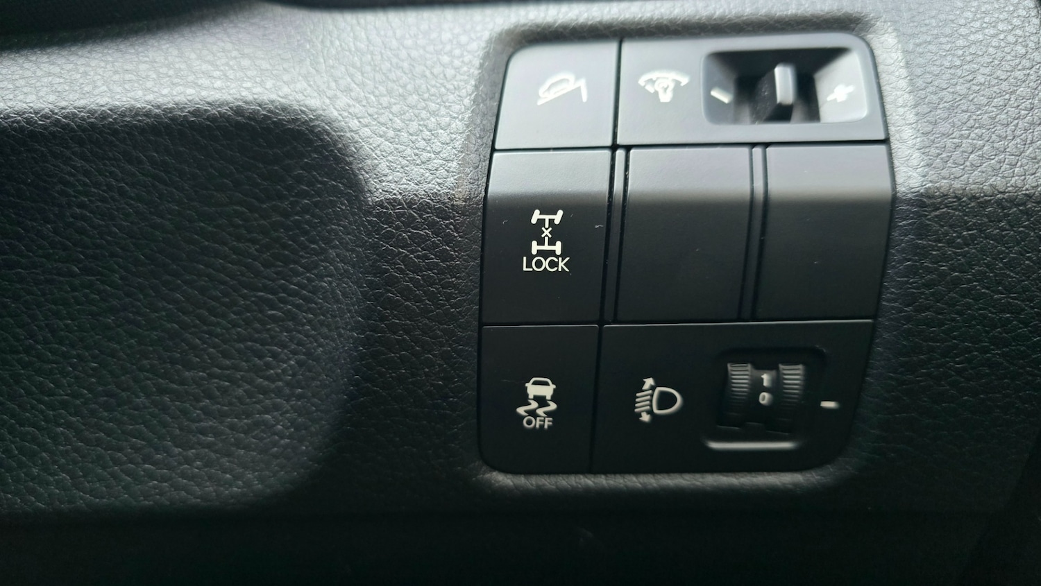 Used Hyundai Santa Fe 2014 for sale - 76335272: Photo 28