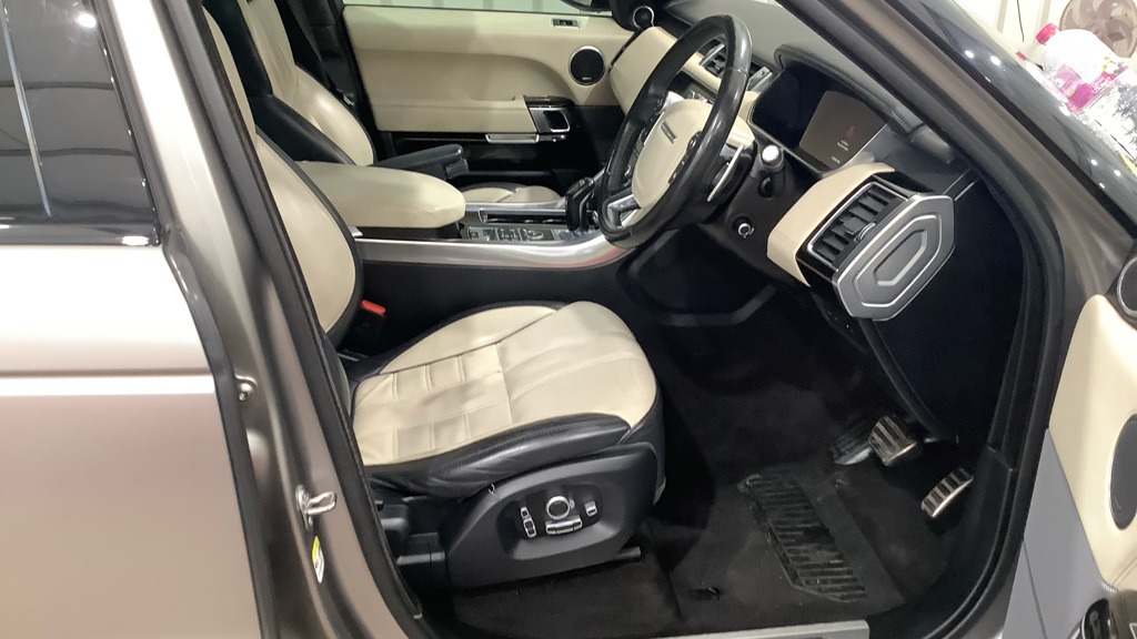 Used Land Rover Range Rover Sport 2017 for sale - 76664300: Photo 7