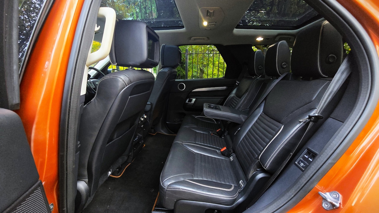 Used Land Rover Discovery 2017 for sale - 76335278: Photo 11