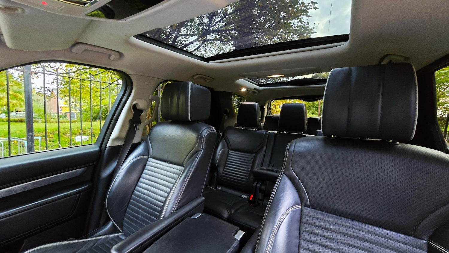 Used Land Rover Discovery 2017 for sale - 76335278: Photo 14