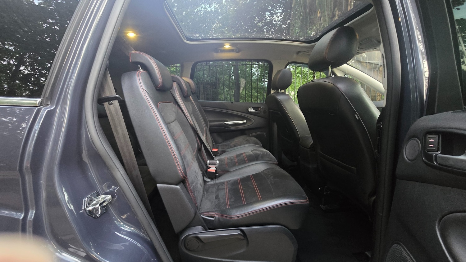 Used Ford S-Max 2013 for sale - 75779617: Photo 11