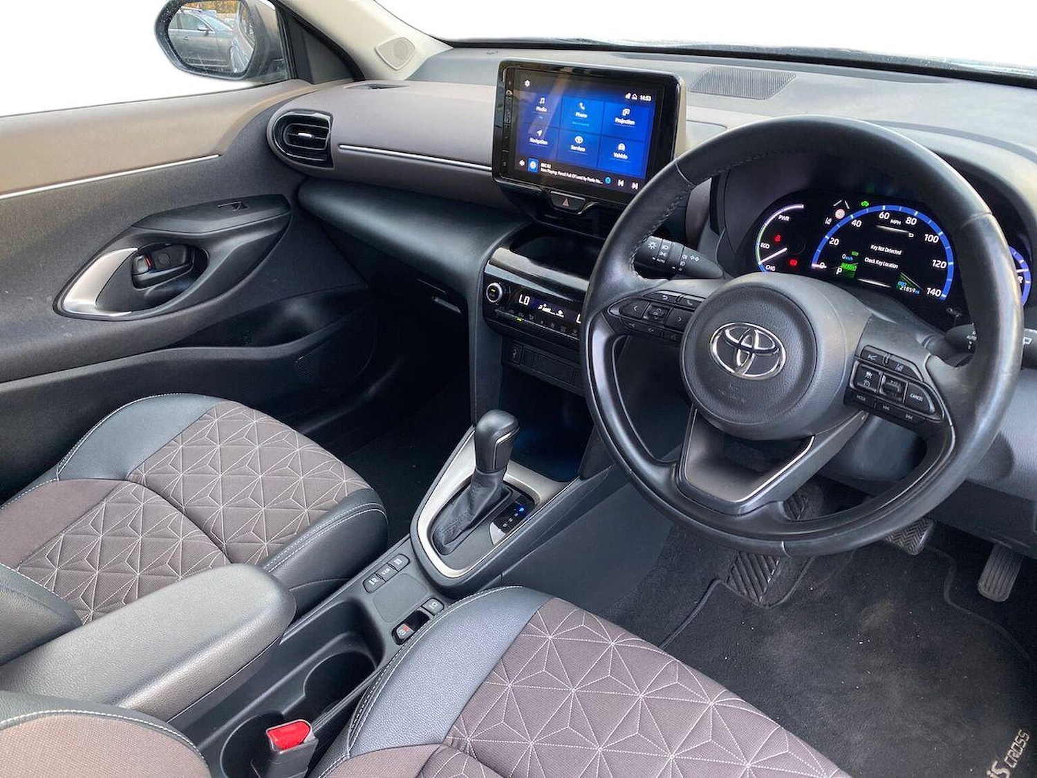Used Toyota Yaris Cross 2023 for sale - 76510695: Photo 15