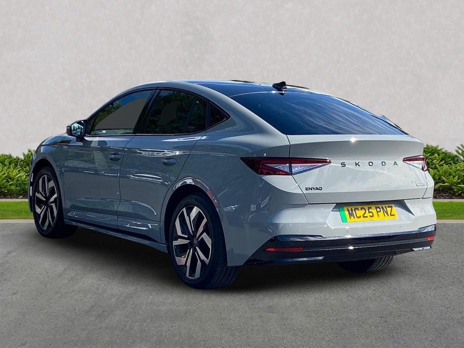 Used Skoda Enyaq 2025 for sale - 78144517: Photo 2