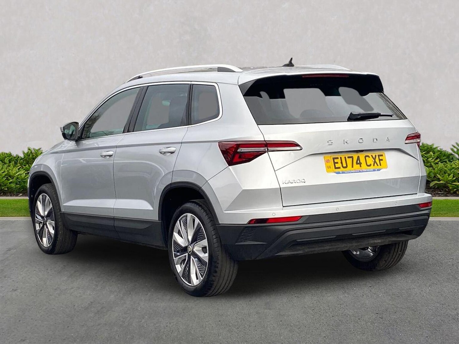 Used Skoda Karoq 2024 for sale - 77872125: Photo 2