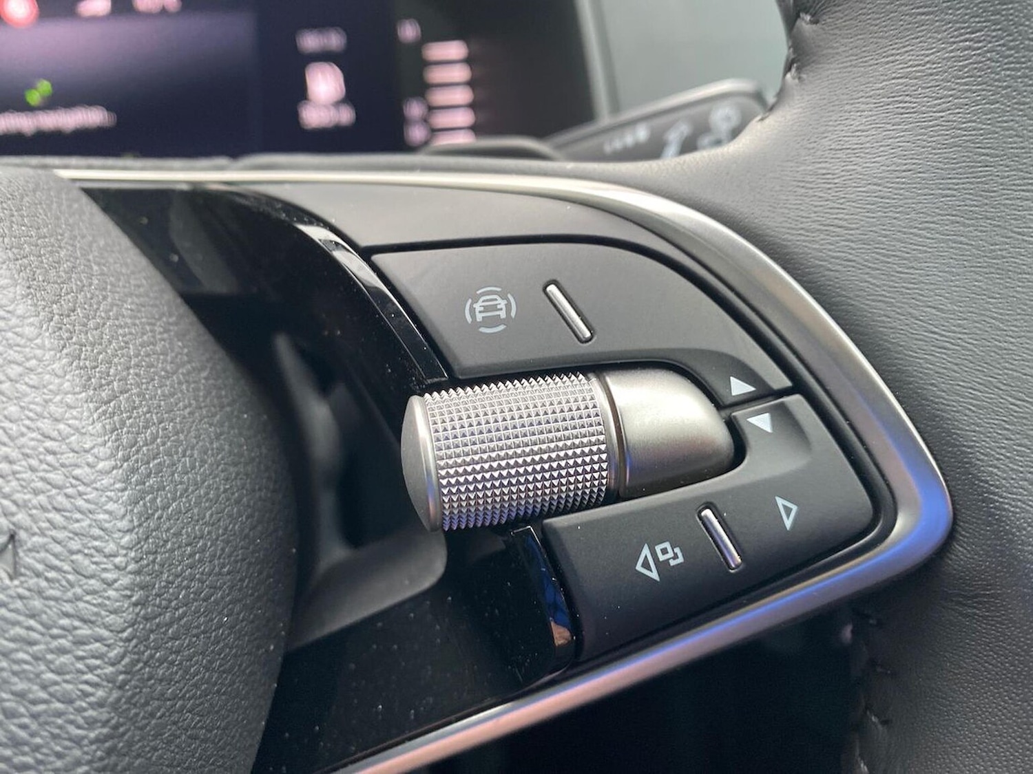 Used Skoda Karoq 2024 for sale - 77872125: Photo 27