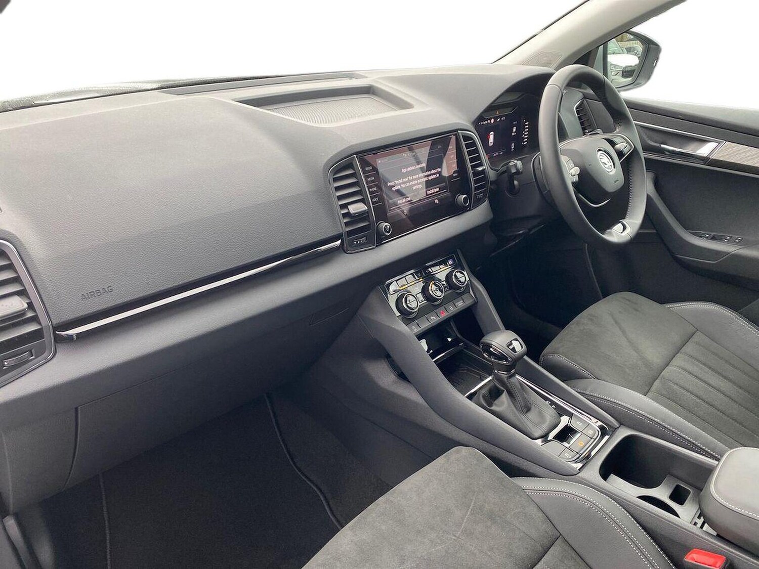 Used Skoda Karoq 2024 for sale - 77872125: Photo 8