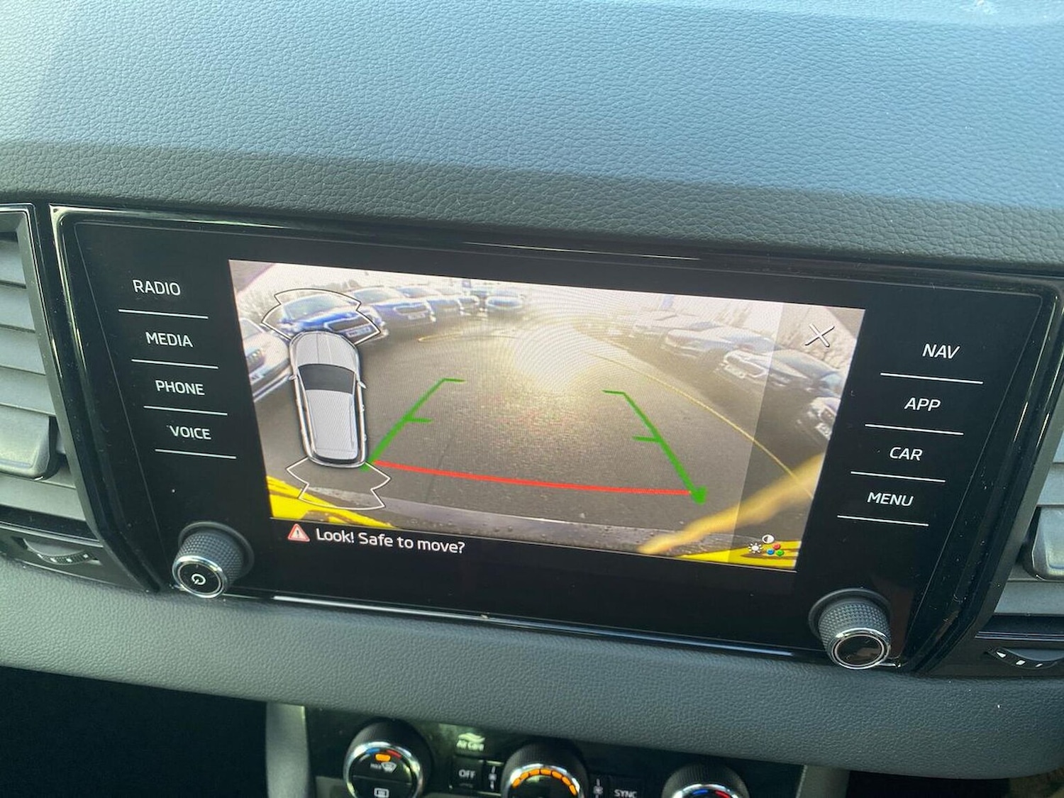 Used Skoda Karoq 2024 for sale - 76963546: Photo 24