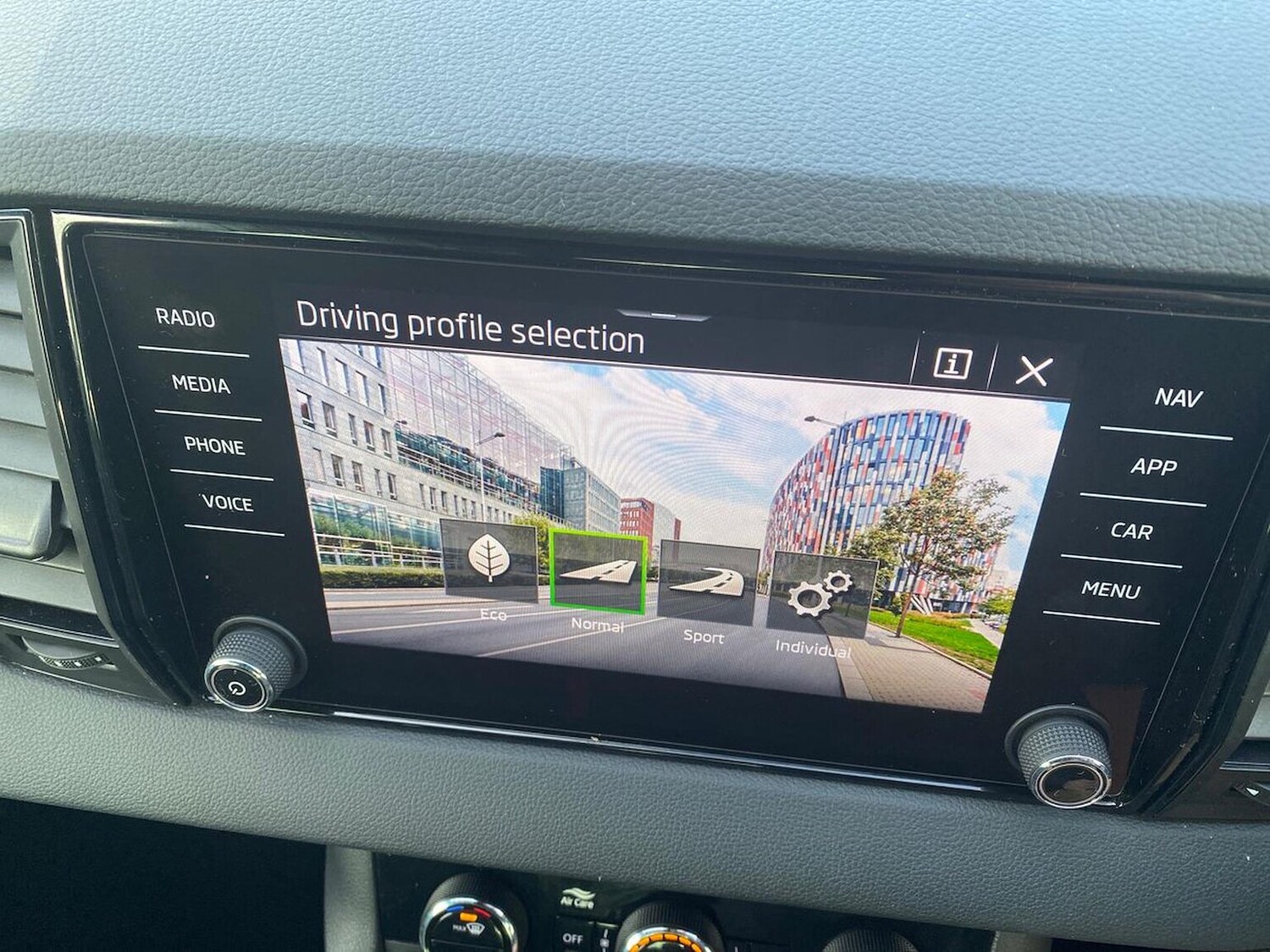 Used Skoda Karoq 2024 for sale - 76963546: Photo 45