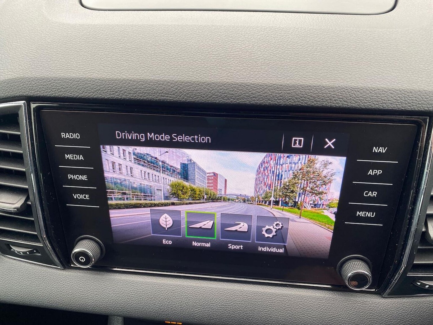 Used Skoda Karoq 2018 for sale - 76859197: Photo 40