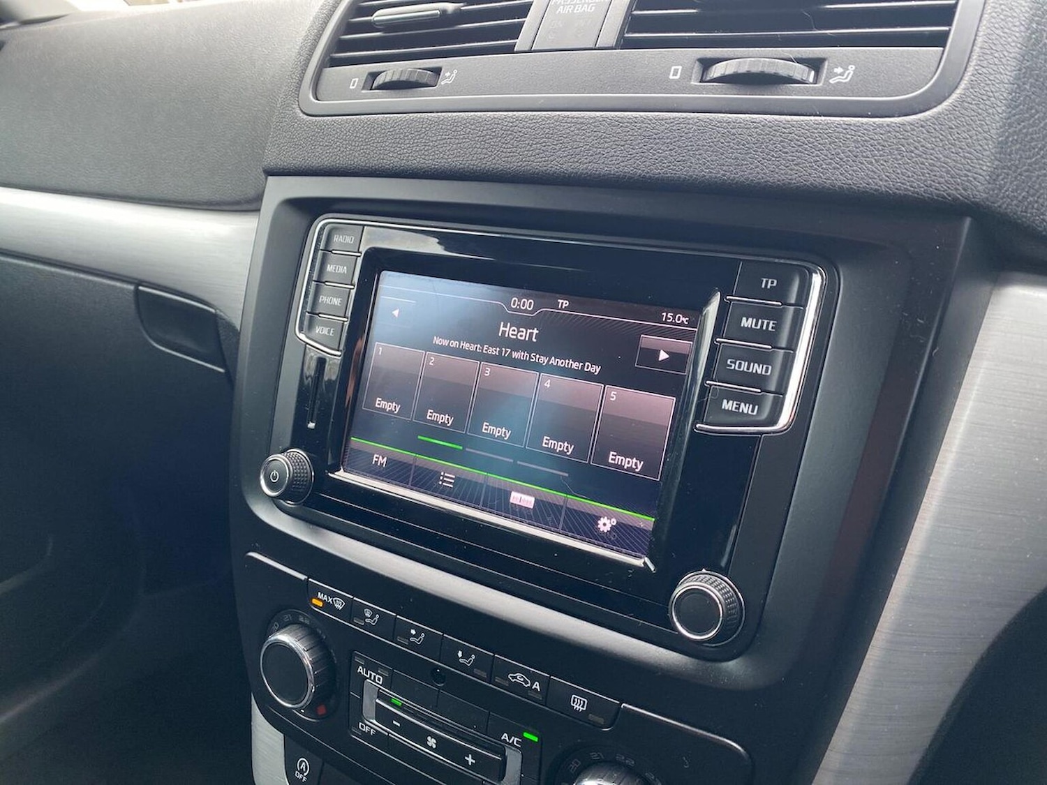 Used Skoda Yeti 2015 for sale - 76725911: Photo 24