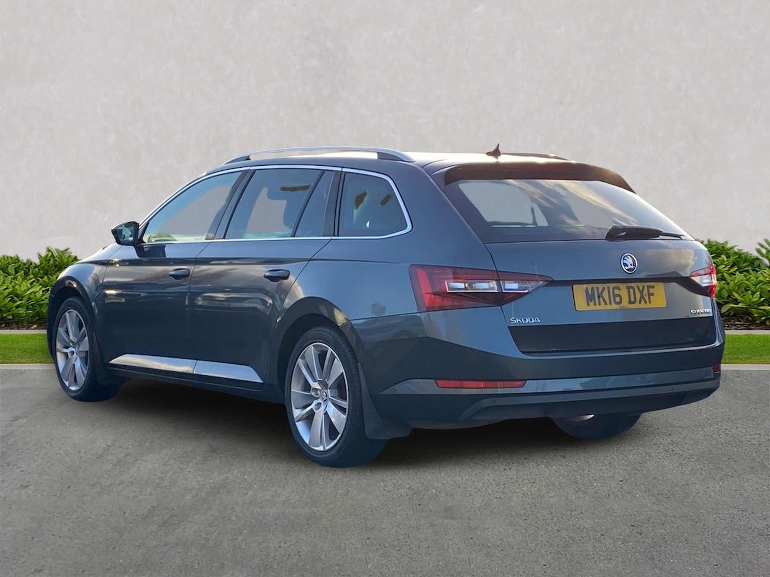 Used Skoda Superb 2016 for sale - 76713231: Photo 2