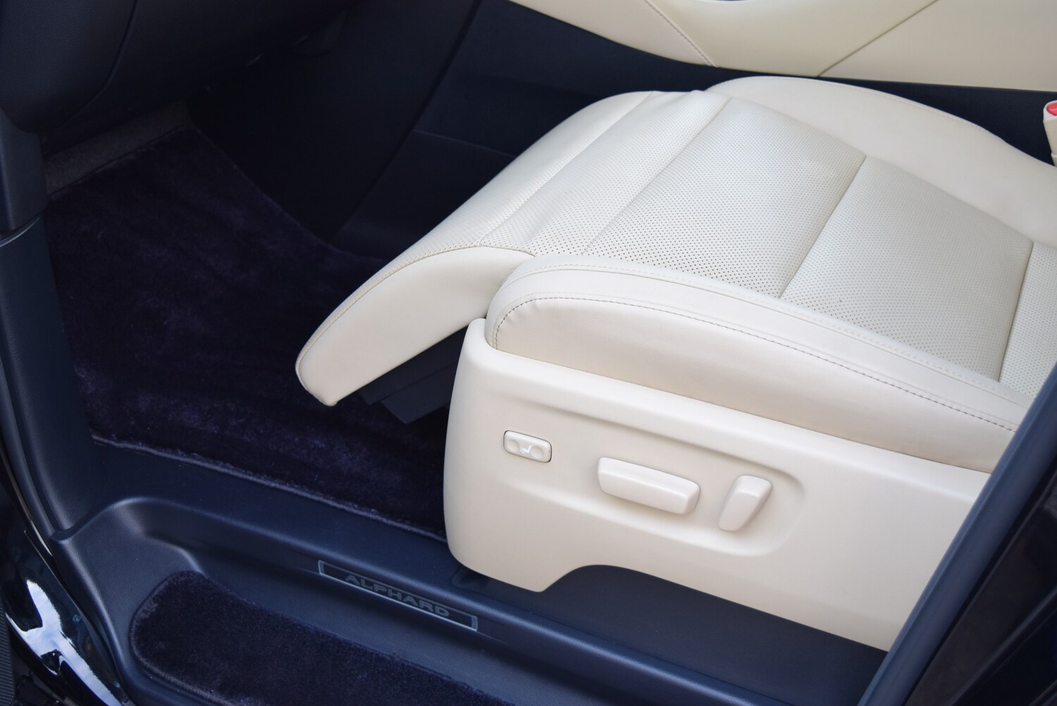 Used Toyota Alphard 2021 for sale - 77683586: Photo 69