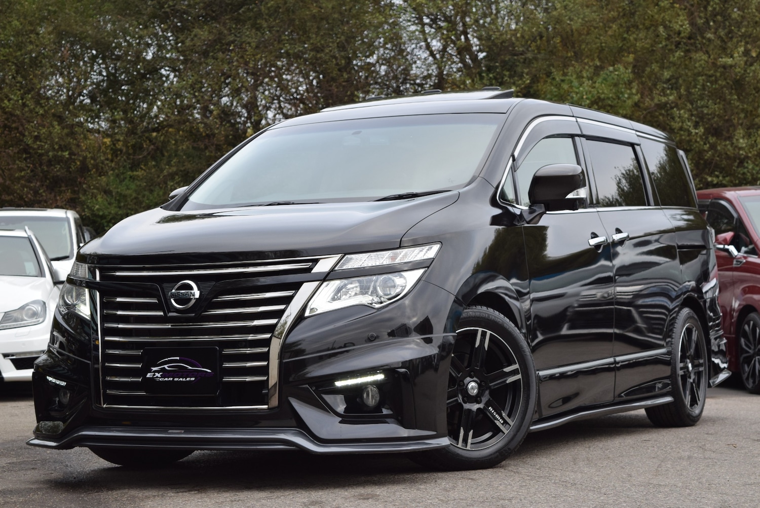 Used Nissan Elgrand 2015 for sale - 76288368: Photo 1