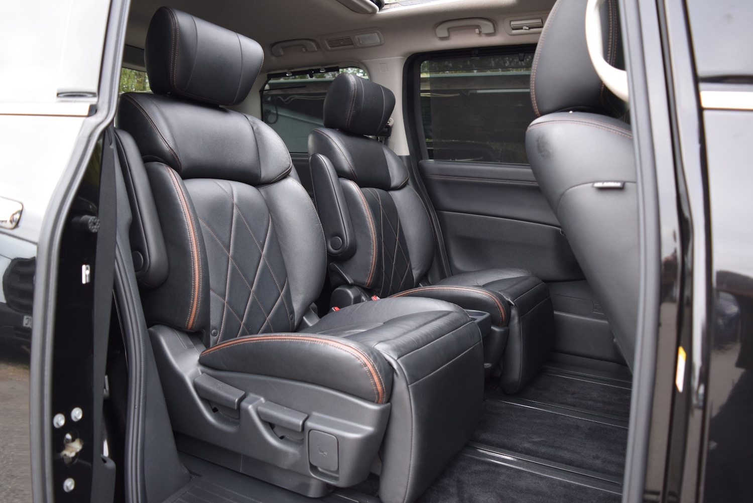 Used Nissan Elgrand 2015 for sale - 76288368: Photo 11