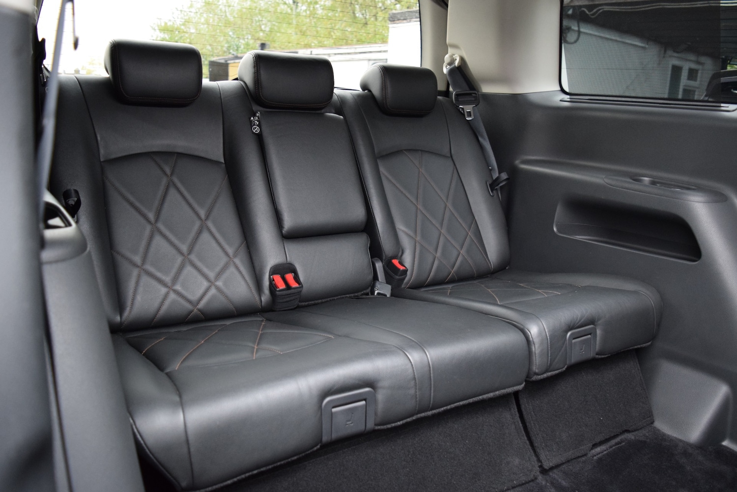 Used Nissan Elgrand 2015 for sale - 76288368: Photo 13