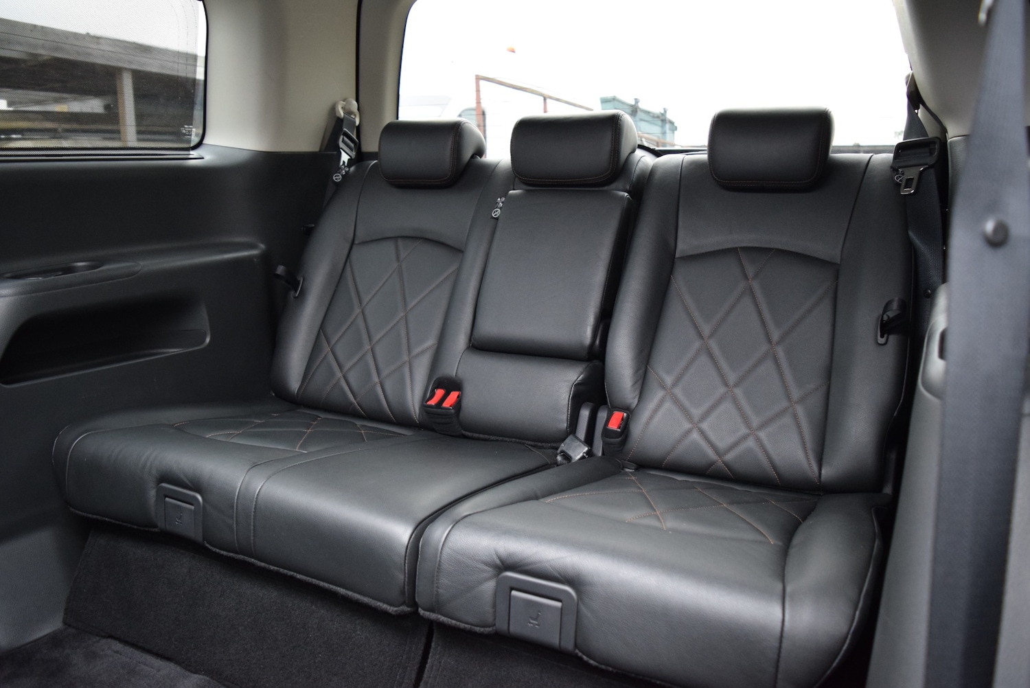 Used Nissan Elgrand 2015 for sale - 76288368: Photo 14