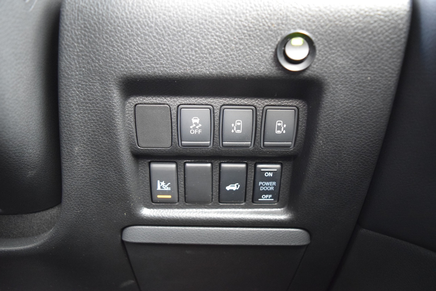 Used Nissan Elgrand 2015 for sale - 76288368: Photo 19