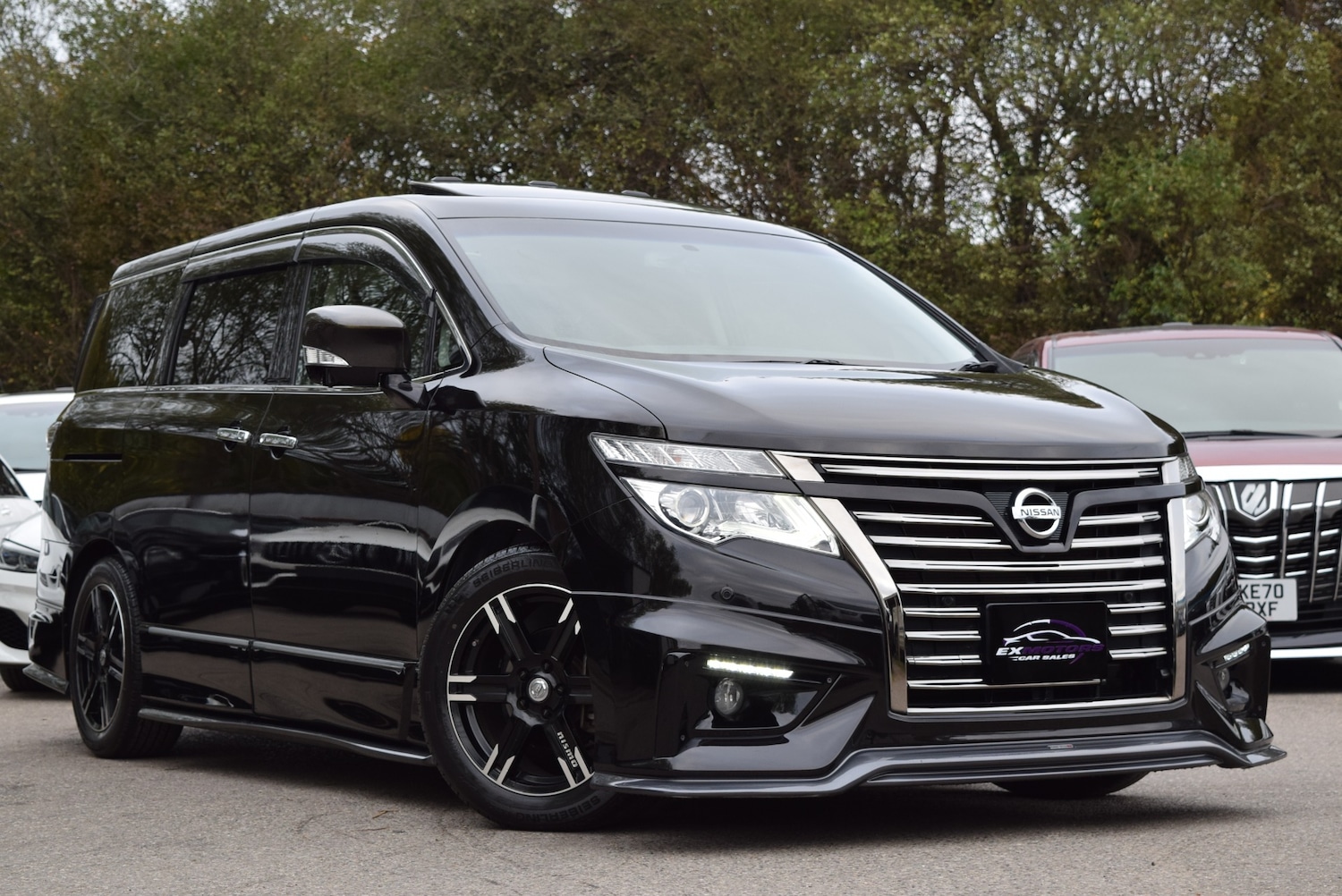 Used Nissan Elgrand 2015 for sale - 76288368: Photo 2