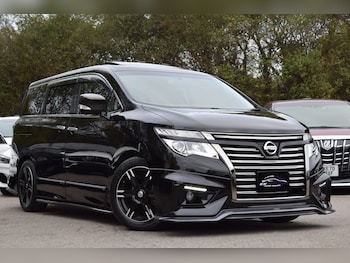 Used Nissan Elgrand 2015 for sale - 76288368: Photo