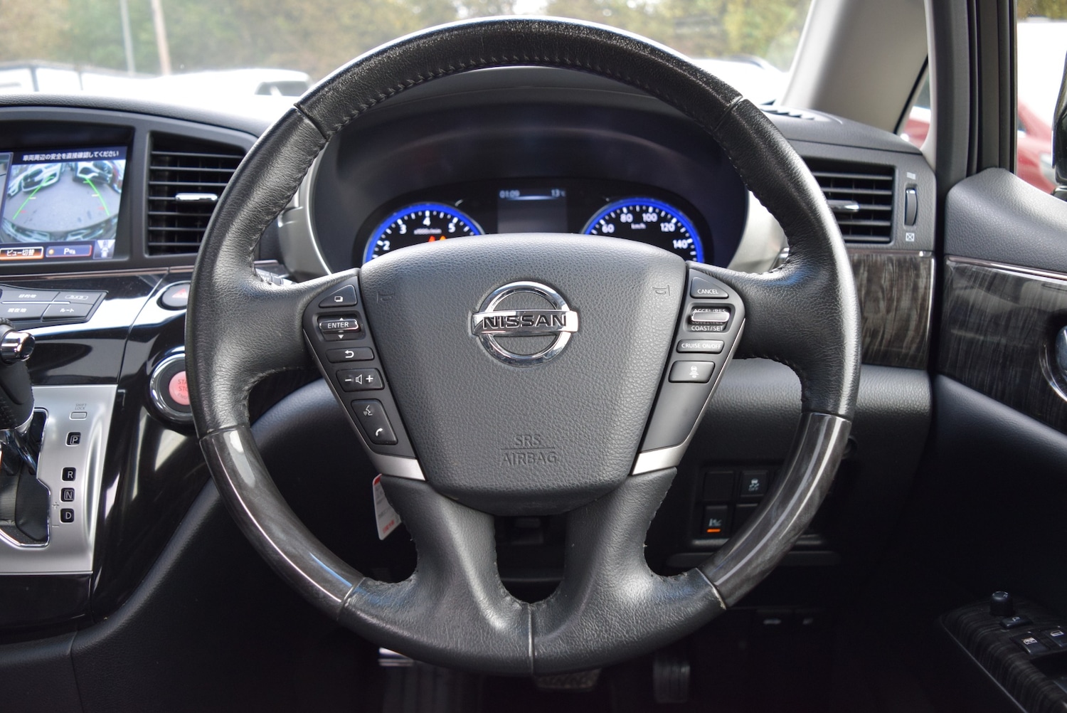 Used Nissan Elgrand 2015 for sale - 76288368: Photo 41