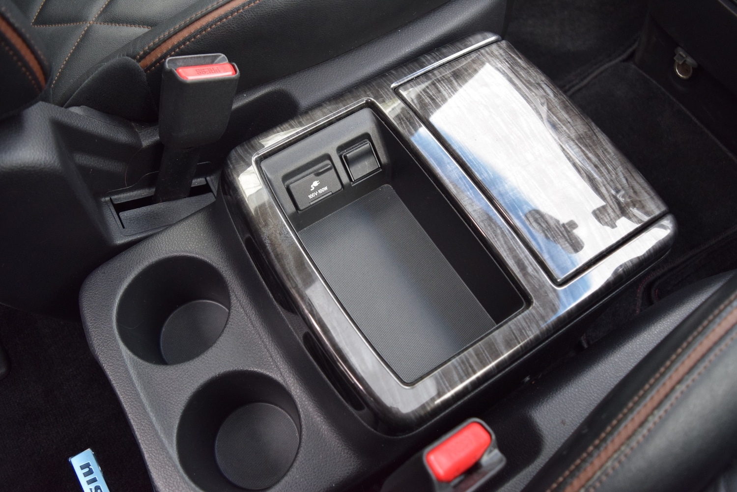 Used Nissan Elgrand 2015 for sale - 76288368: Photo 42