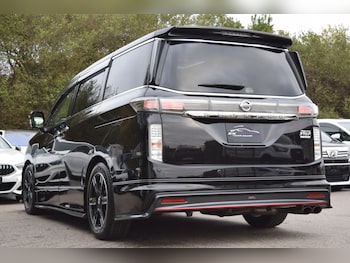 Used Nissan Elgrand 2015 for sale - 76288368: Photo