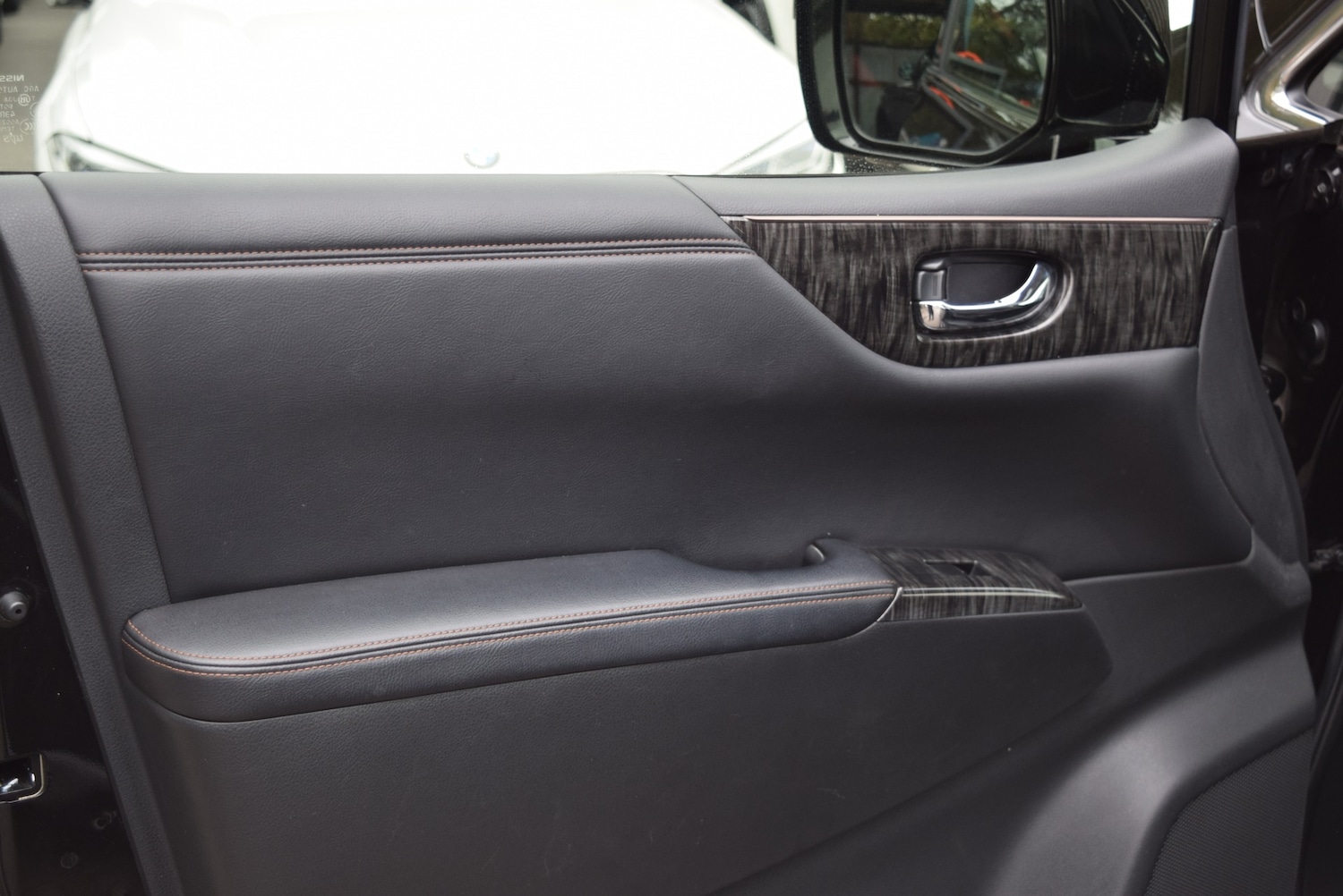 Used Nissan Elgrand 2015 for sale - 76288368: Photo 54