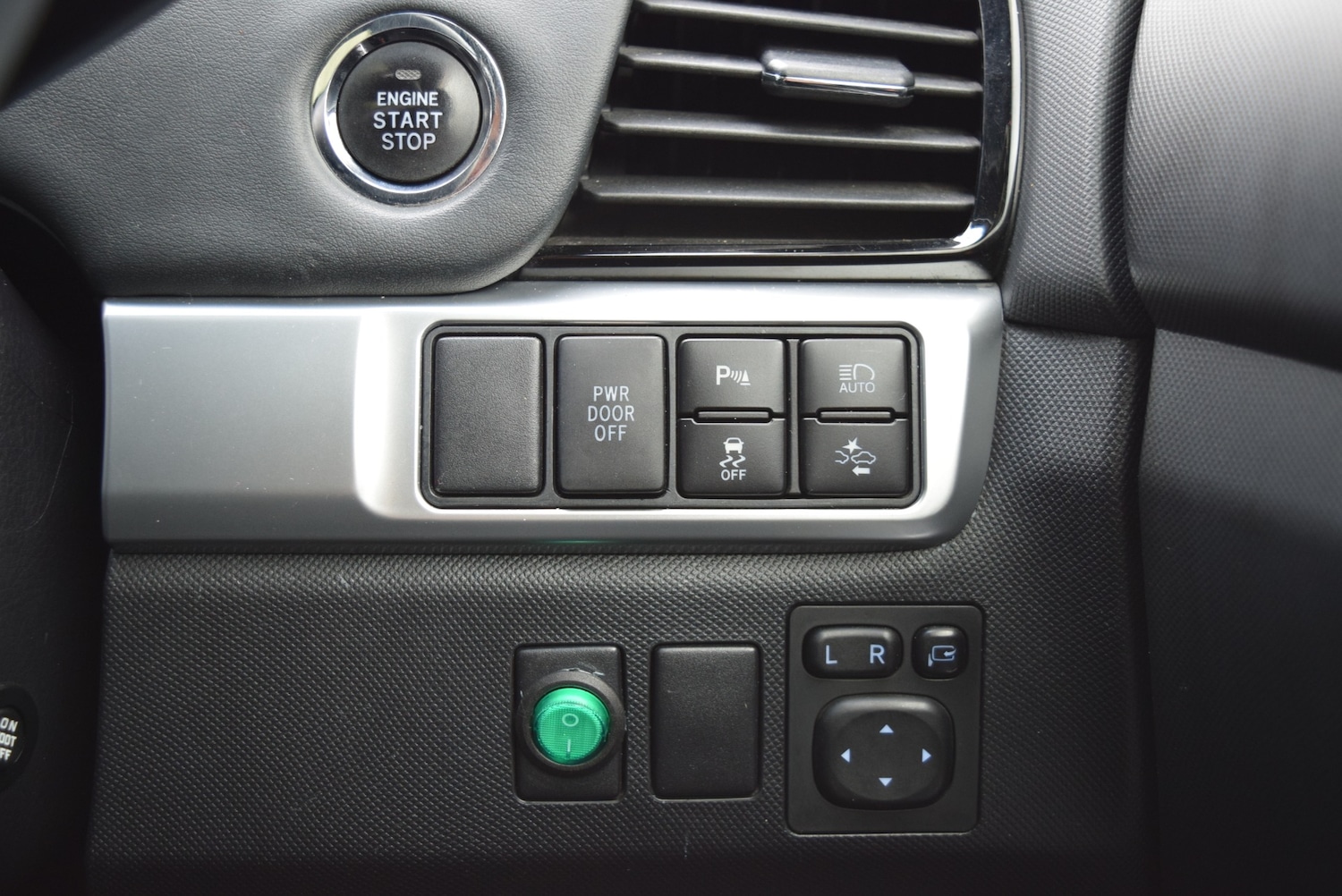 Used Toyota Estima 2025 for sale - 77998808: Photo 17