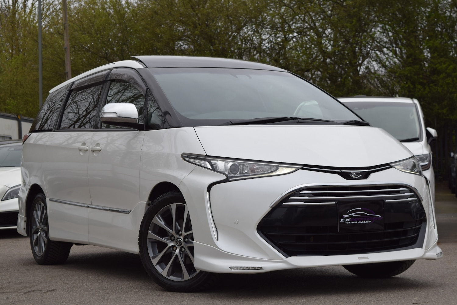 Used Toyota Estima 2025 for sale - 77998808: Photo 2