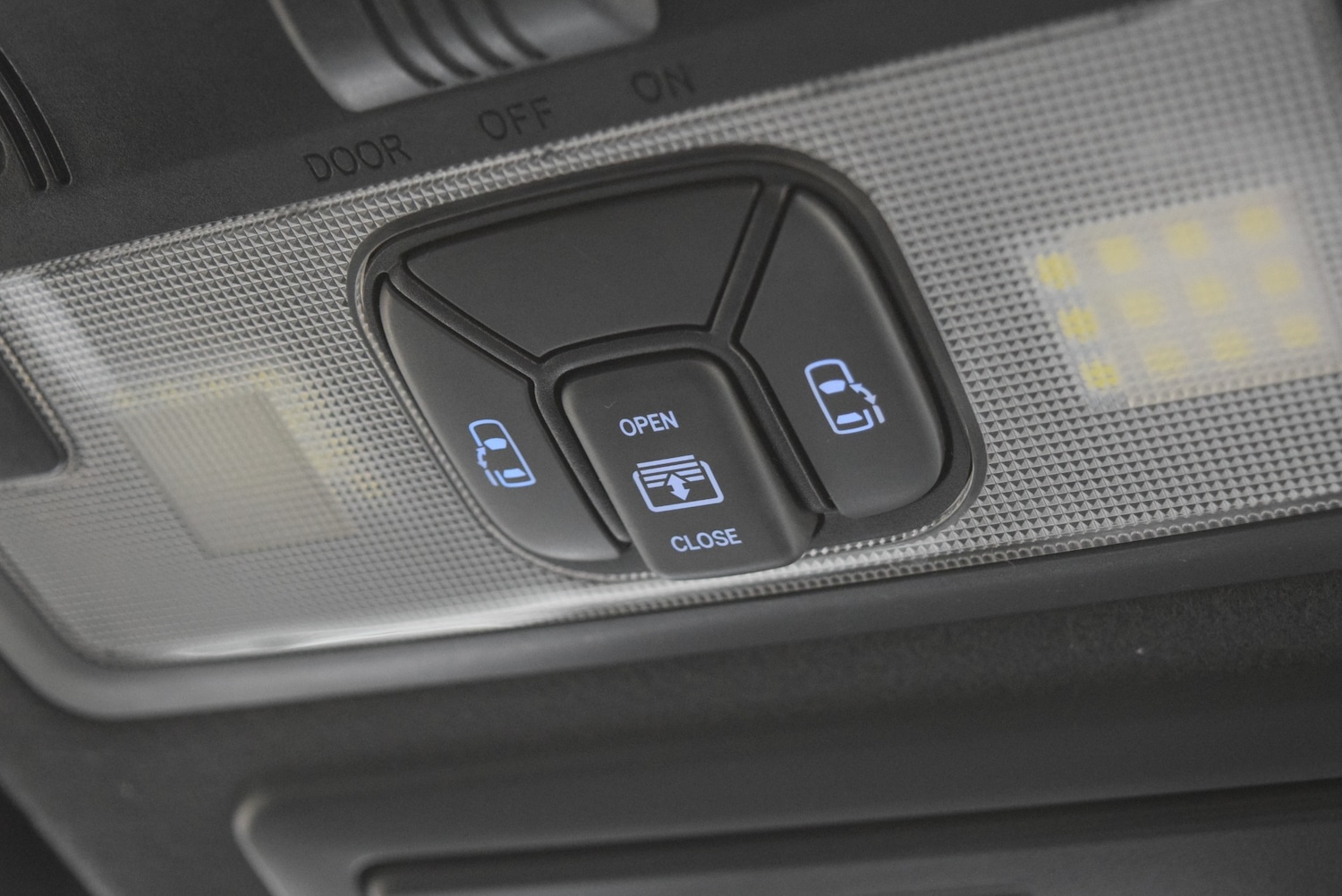 Used Toyota Estima 2025 for sale - 77998808: Photo 22