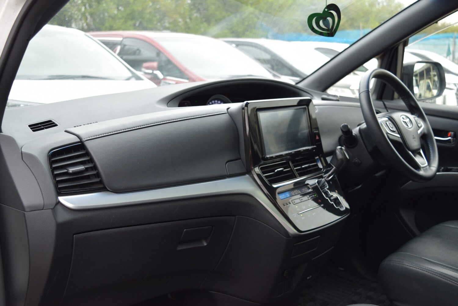 Used Toyota Estima 2025 for sale - 77998808: Photo 37