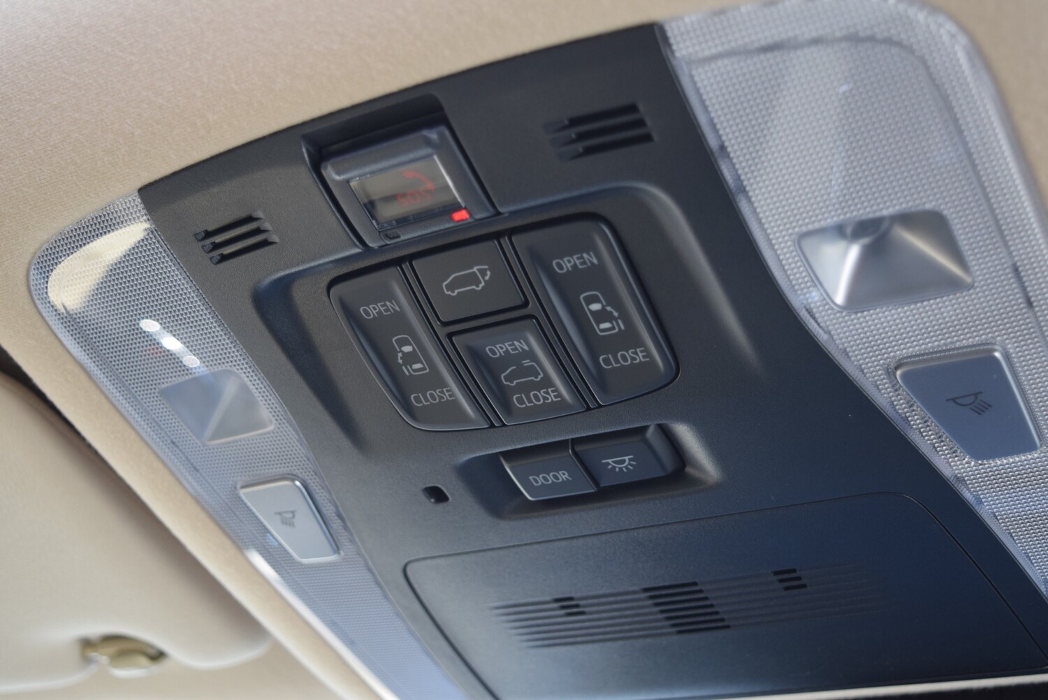 Used Toyota Alphard 2022 for sale - 77682818: Photo 67