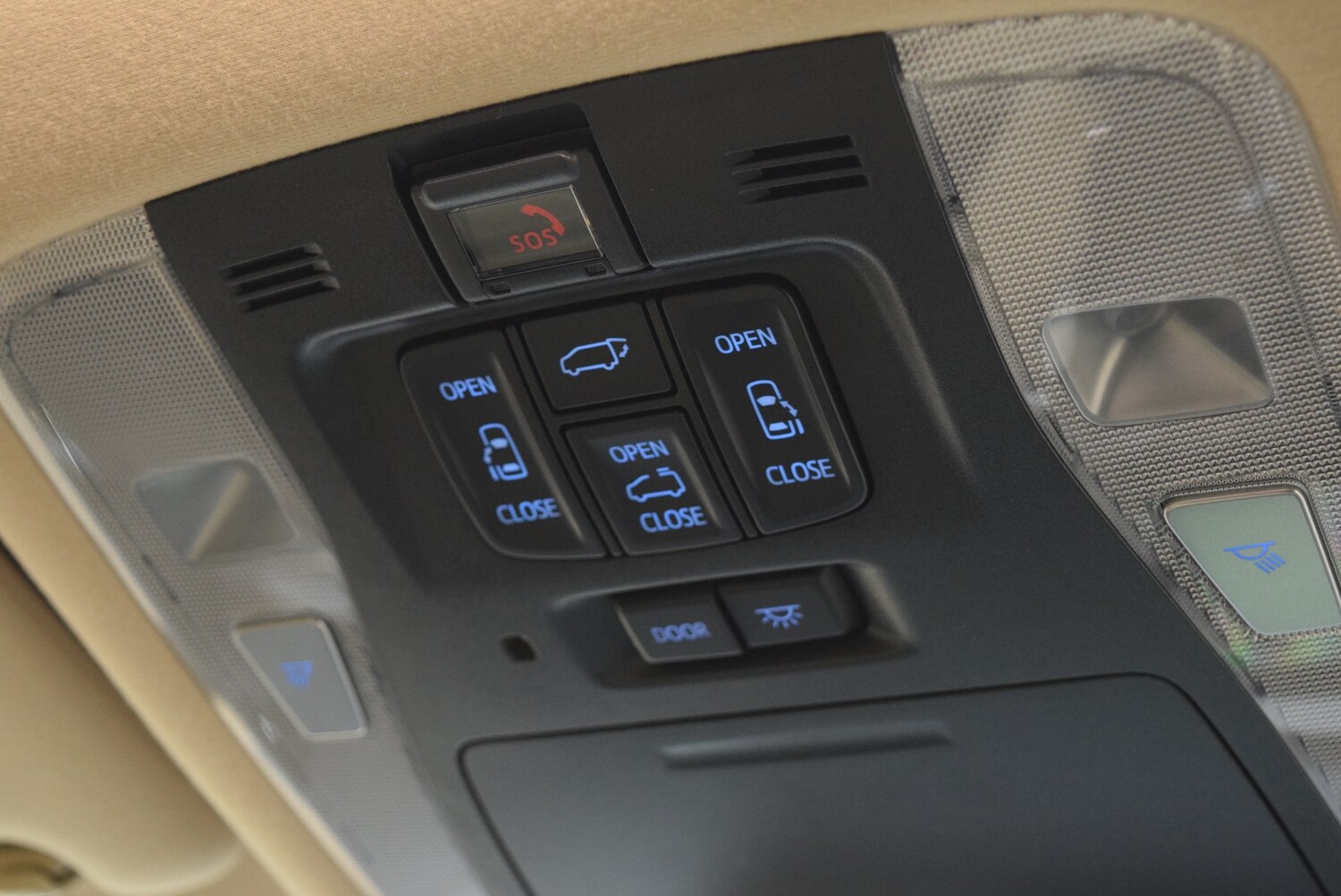 Used Toyota Alphard 2020 for sale - 77682823: Photo 56