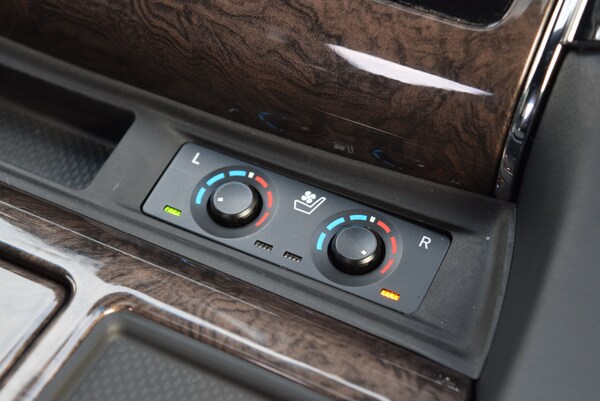 Used Toyota Alphard for sale - 73426169: Photo 46