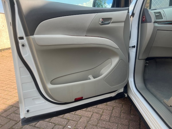 Used Toyota Estima 2012 for sale - 74286239: Photo 17